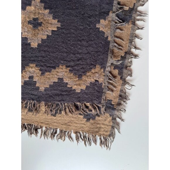 Aritzia WILFRED Scandi Diamond Mosaic Wool Fringed Rectangle Blanket Scarf - Picture 5 of 11